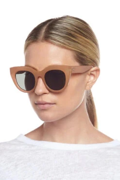 Le Specs Air Heart Cat-Eye Sunglasses -Swimming Gear Shop LES NEUTRAL CAR Sunglasses Lifestyle2 99518